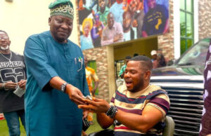 Makinde Lifts Ayefele’s Spirit with Surprise SUV Gift After Fresh FM Fire Makinde Lifts Ayefele’s Spirit with Surprise SUV